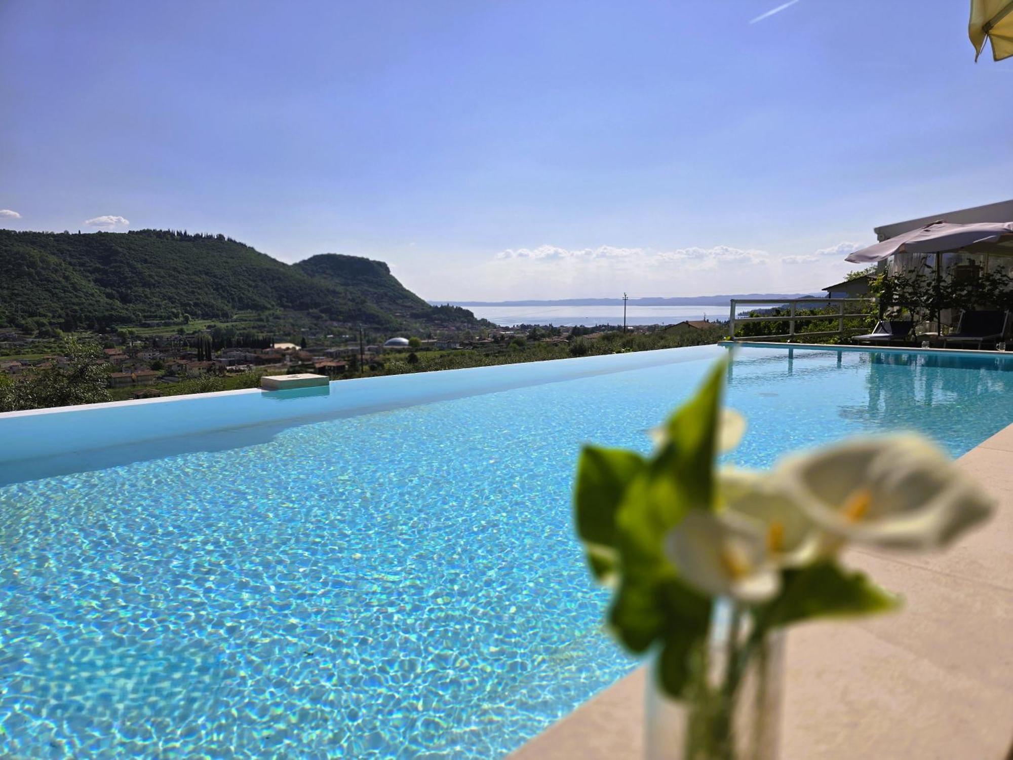Relais Villa Olivi Costermano Exterior foto